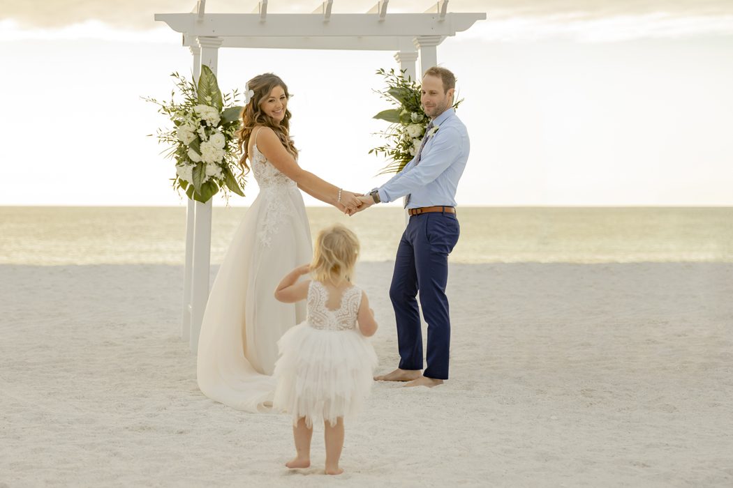 People removed from a ceremony photo: after retouching