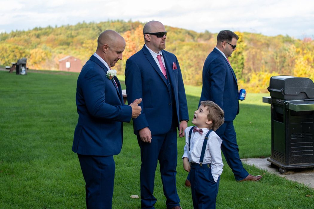 Guest removed from a family photo: before retouching
