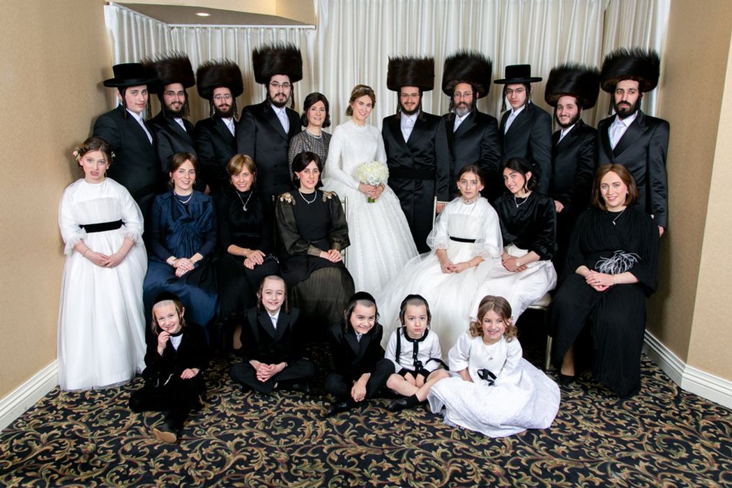 Couple added to a large family photo: after retouching