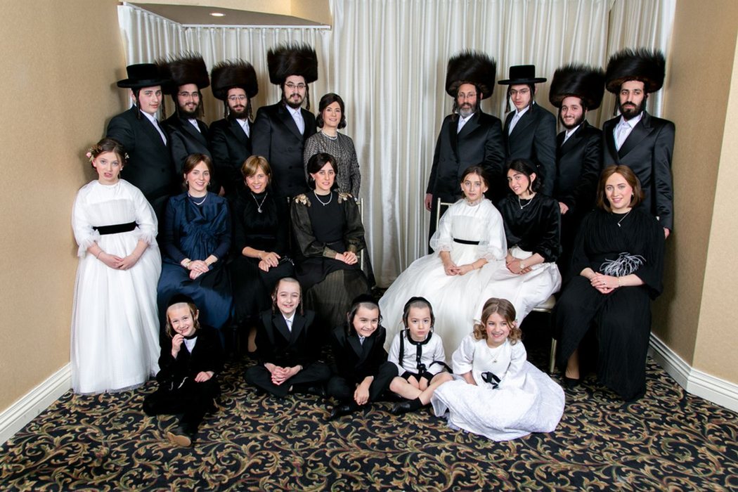 Couple added to a large family photo: before retouching